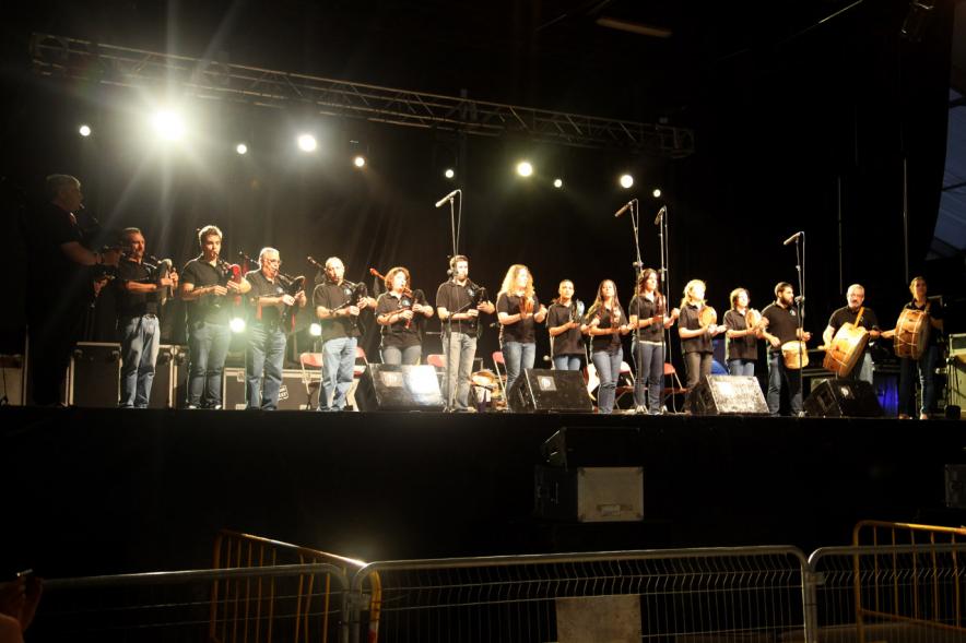 Noche de San Juan 2016 -  Imagen de un grupo musical en el escenario.