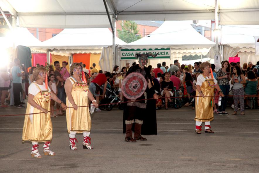 Noche de San Juan 2016 - Participantes en el desfile.