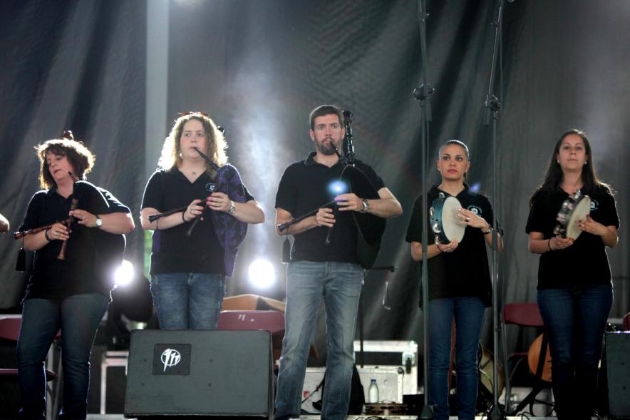 Noche de San Juan 2016 -  Imagen de un grupo musical en el escenario.