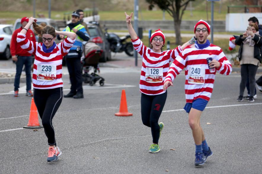 San Silvestre 2017 - Imagen de corredores disfrazados en un momento de la carrera.