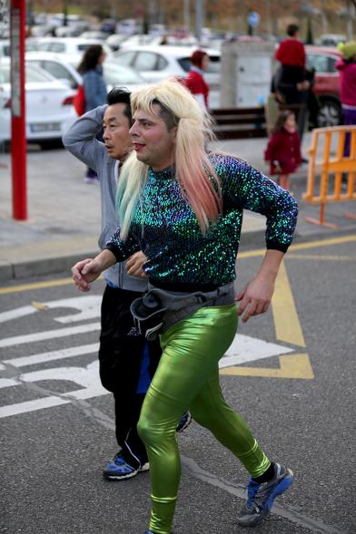 San Silvestre 2017 - Imagen de un  corredor disfrazado en un momento de la carrera.