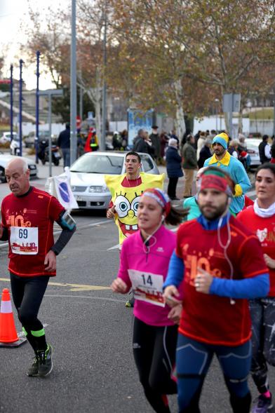 San Silvestre 2017 - Imagen de corredores disfrazados en un momento de la carrera.