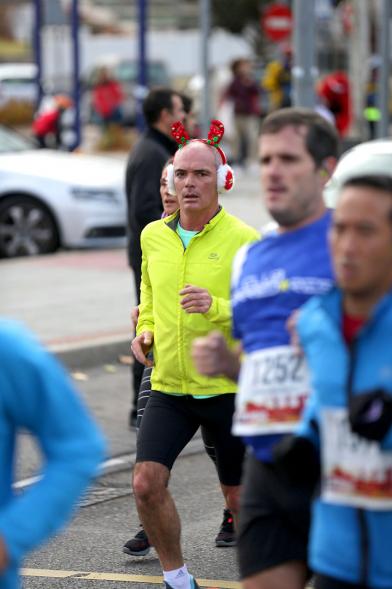 San Silvestre 2017 - Imagen de un  corredor disfrazado en un momento de la carrera.