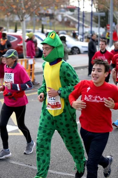 San Silvestre 2017 - Imagen de corredores disfrazados en un momento de la carrera.