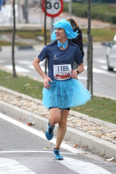 San Silvestre 2017 - Imagen de un  corredor disfrazado en un momento de la carrera.