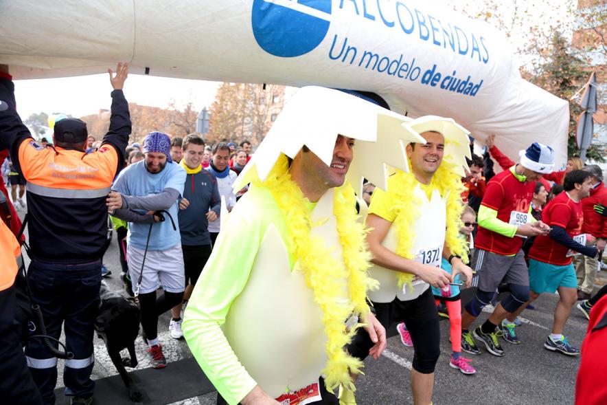 San Silvestre 2017 - Imagen de corredores disfrazados a la salida de la carrera.