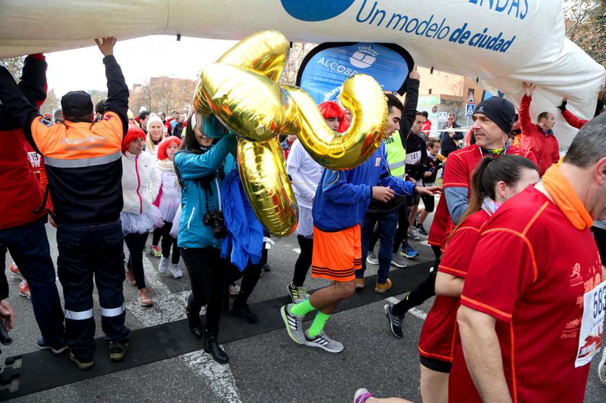 San Silvestre 2017 - Imagen de corredores disfrazados a la salida de la carrera.