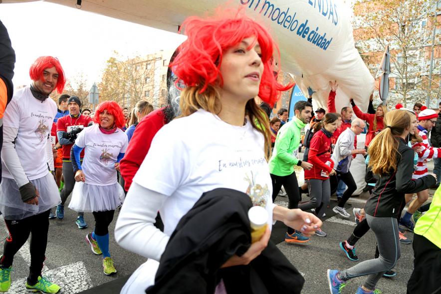 San Silvestre 2017 - Imagen de corredores disfrazados a la salida de la carrera.