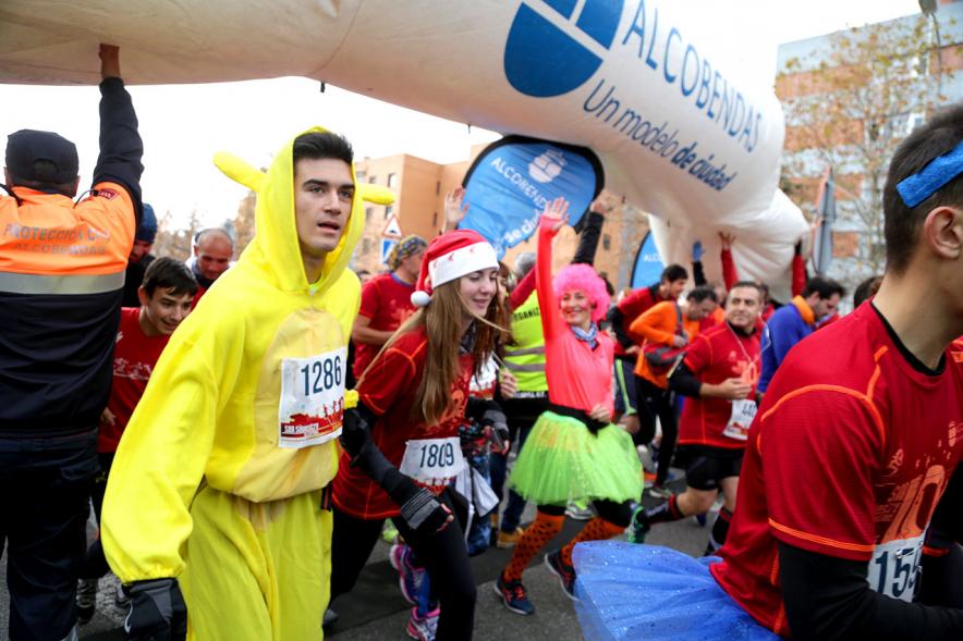 San Silvestre 2017 -  Imagen de corredores disfrazados a la salida de la carrera.