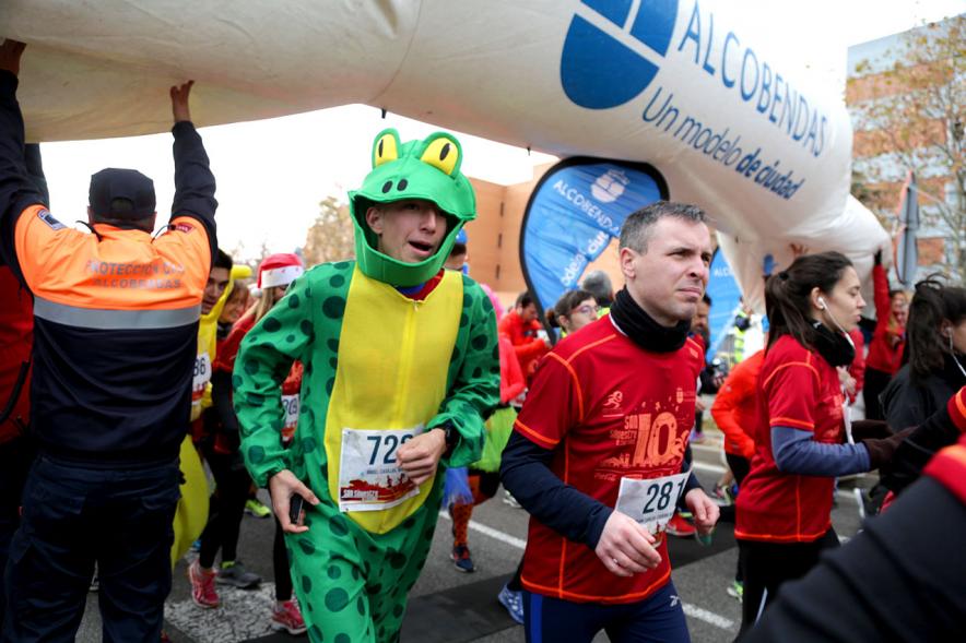 San Silvestre 2017 -  Imagen de corredores disfrazados a la salida de la carrera.