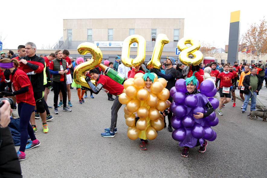 San Silvestre 2017 - Imagen de corredores disfrazados antes de la salida de la carrera.