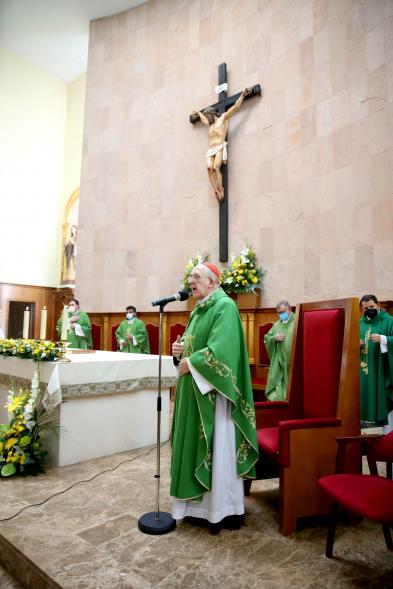 Misa del 50º Aniversario de la Parroquia de San Lesmes - Plano lateral del Arzobispo D.  Carlos Osoro  durante la homilía.