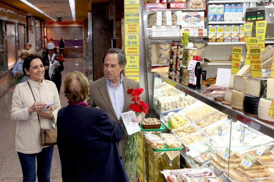 Delegación municipal durante la visita
