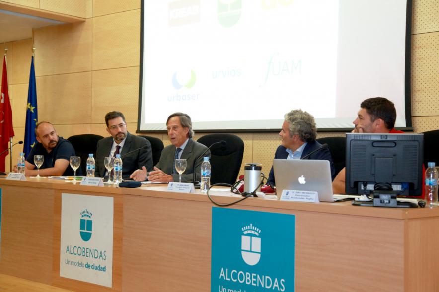 Alcalde García De Vinuesa durante discurso