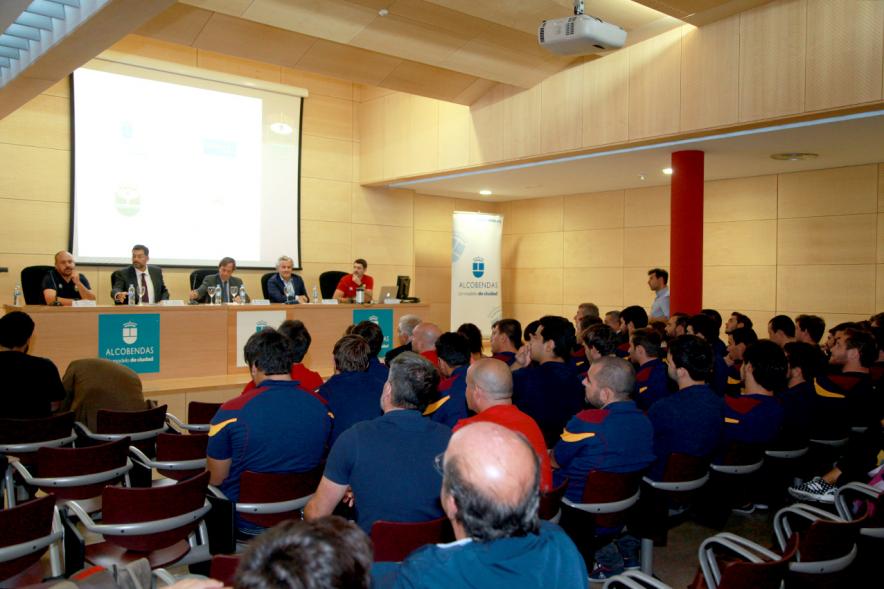 Evento visto desde el fondo de la sala
