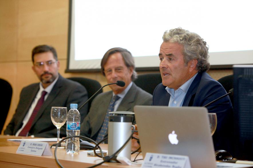 Representantes de cada una de las partes en la firma del acuerdo