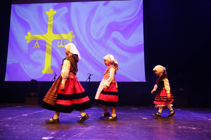 Fiesta de la Santina 2019. Niños actuando en el evento.