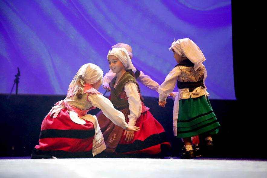 Fiesta de la Santina 2019. Niños actuando en el evento. 