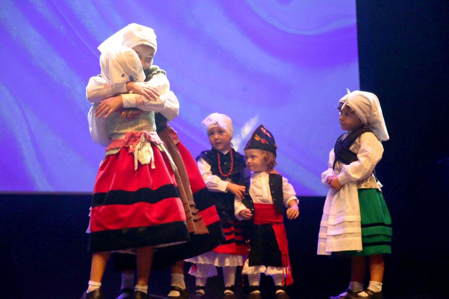 Fiesta de la Santina 2019. Niños actuando en el evento. 