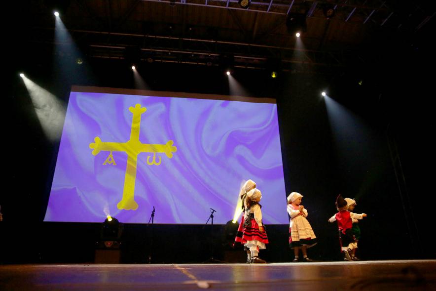 Fiesta de la Santina 2019. Niños actuando en el evento.