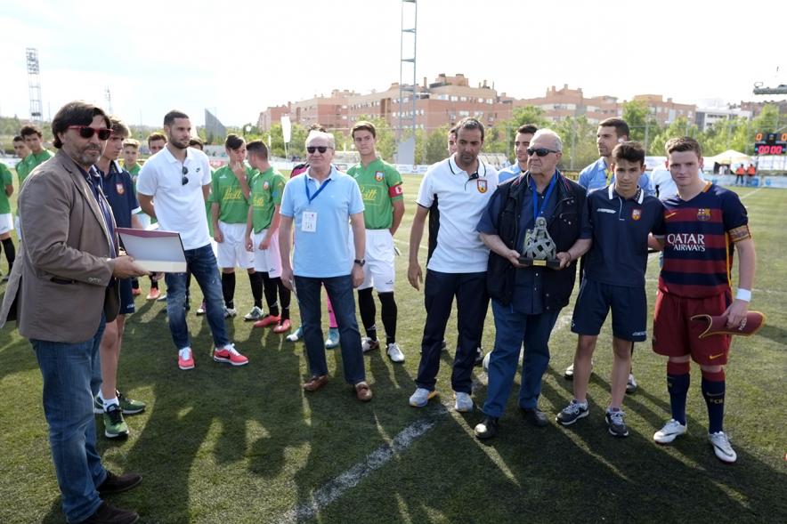 Saque de Honor de Mario Suárez en Torneo Memorial Luis Aragonés - Equipos de futbol participantes en el torneo con Mario Suárez. 