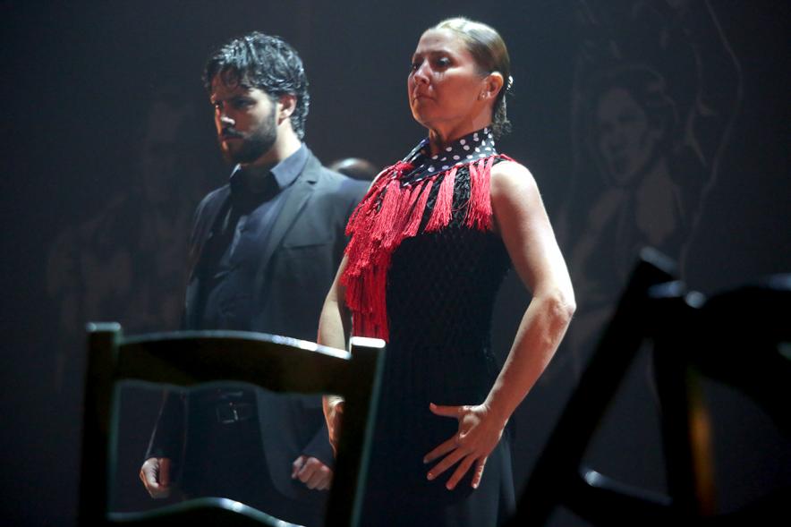 Actuación de Sara Baras - Sara Baras con un bailador.