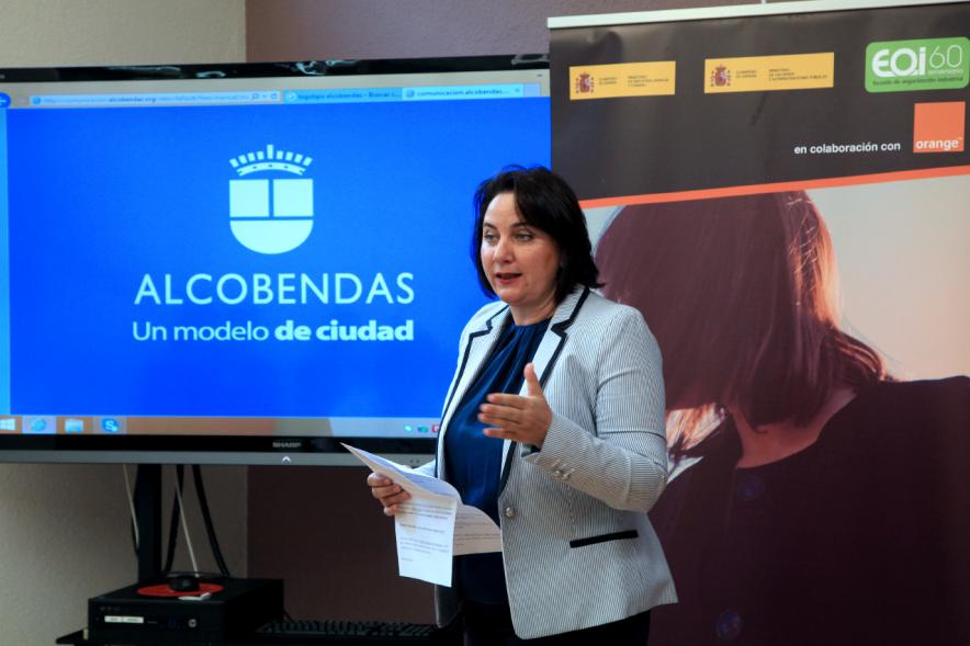 Presentación del Programa de Formación Se Digital -  Presentadora del acto.