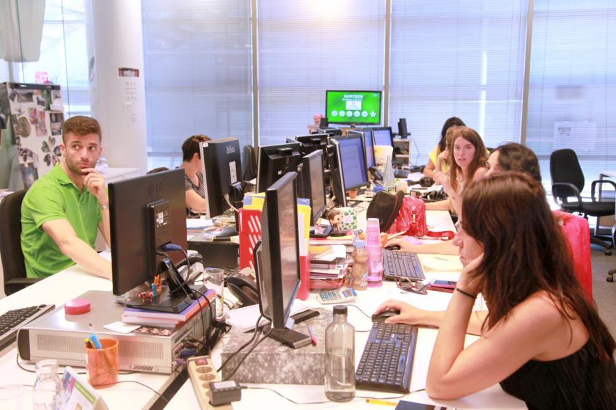 Visita a la Empresa Secuoya - Zona de ordenadores de la empresa.