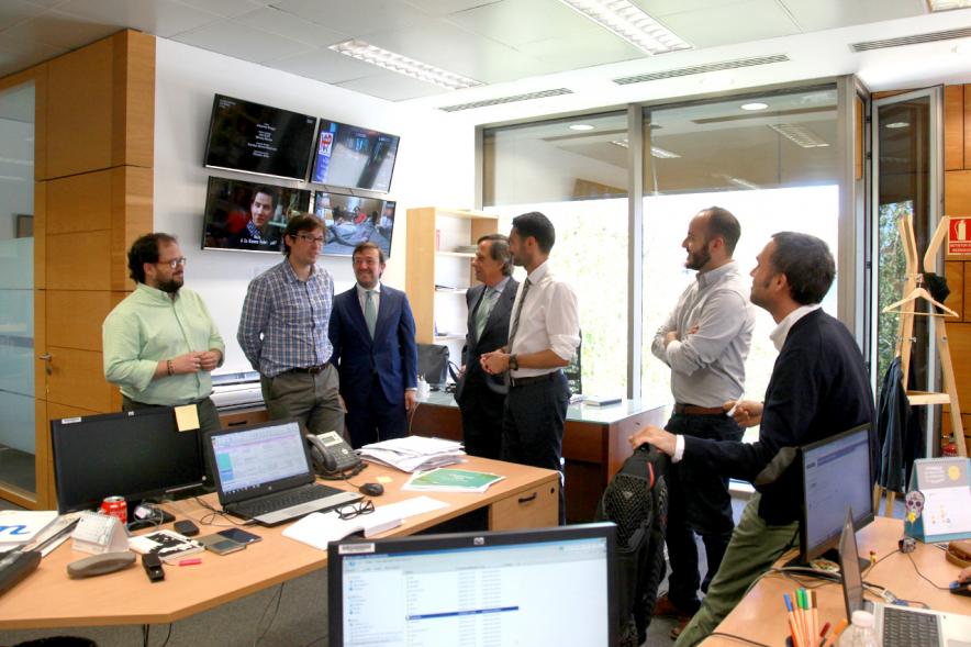 Visita a la Empresa Secuoya - Los trabajadores en su puesto.