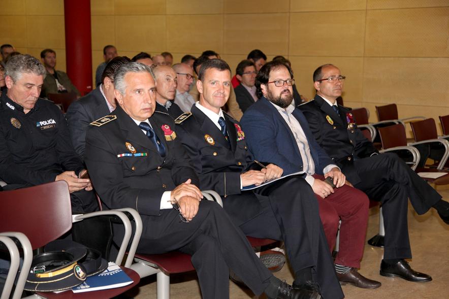 Segundas Jornadas sobre Seguridad Vial - Imagen de autoridades asistentes sentadas entre el público.