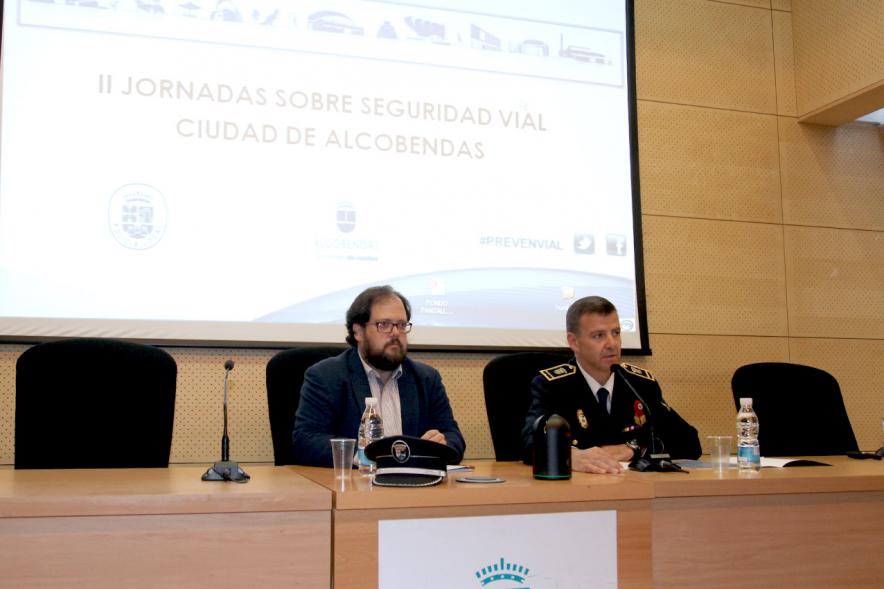 Segundas Jornadas sobre Seguridad Vial - Imagen de autoridades en la mesa presidencial.
