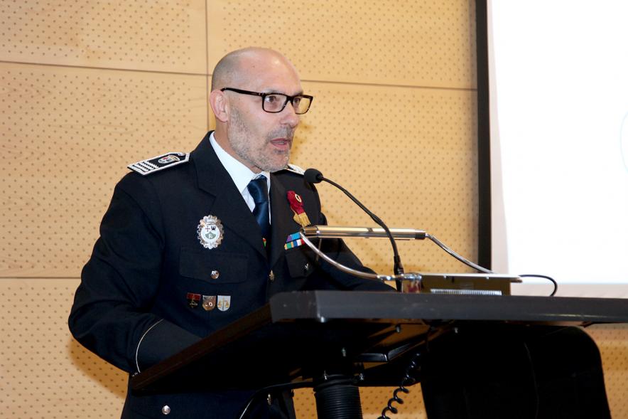Segundas Jornadas sobre Seguridad Vial - Imagen de un miembro de los servicios públicos dirigiéndose a los asistentes al acto.