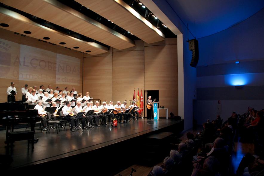 Semana del Mayor 2016 - Inauguración Semana del Mayor 2016 -  Vista general del teatro durante la actuación de la Coral y músicos.