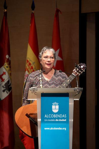 Semana del Mayor 2016 - Inauguración Semana del Mayor 2016 - Una de las componentes de los músicos dirigiéndose al público.