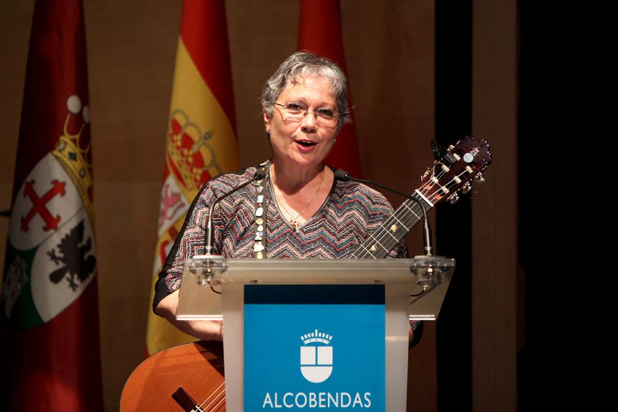 Semana del Mayor 2016 - Inauguración Semana del Mayor 2016 - Una de las componentes de los músicos dirigiéndose al público.