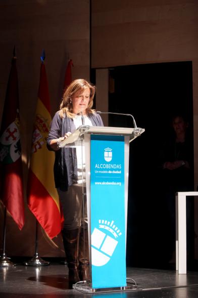 Semana del Mayor 2016 - Inauguración Semana del Mayor 2016 - Oradora dirigiéndose al público asistente.