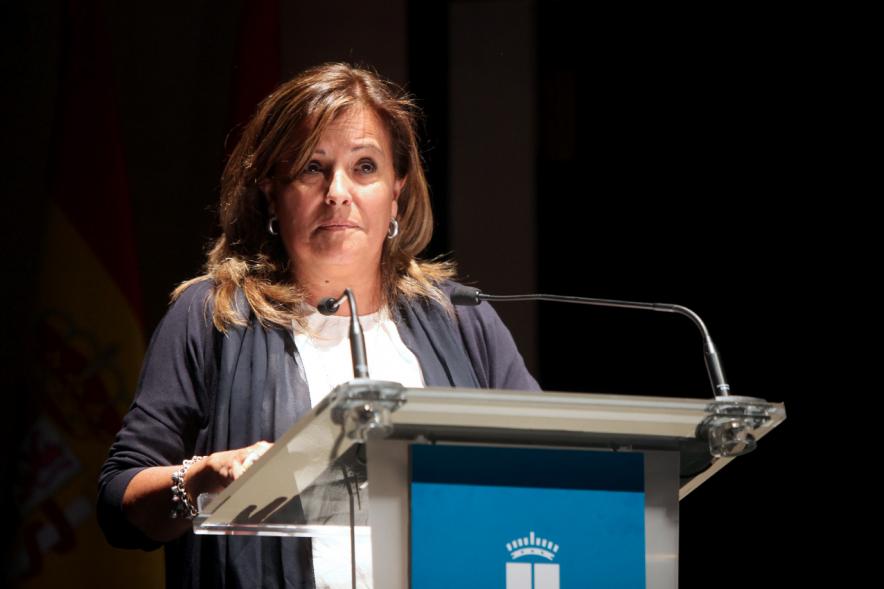 Semana del Mayor 2016 - Inauguración Semana del Mayor 2016 - Oradora dirigiéndose al público asistente.