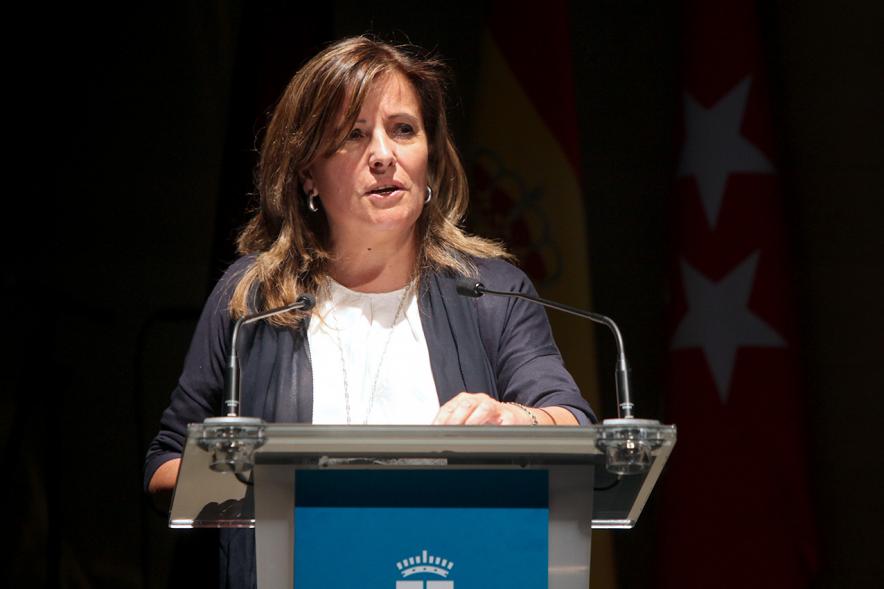 Semana del Mayor 2016 - Inauguración Semana del Mayor 2016 - Oradora dirigiéndose al público asistente.