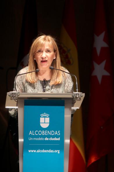 Semana del Mayor 2016 - Inauguración Semana del Mayor 2016 - Oradora dirigiéndose al público asistente.