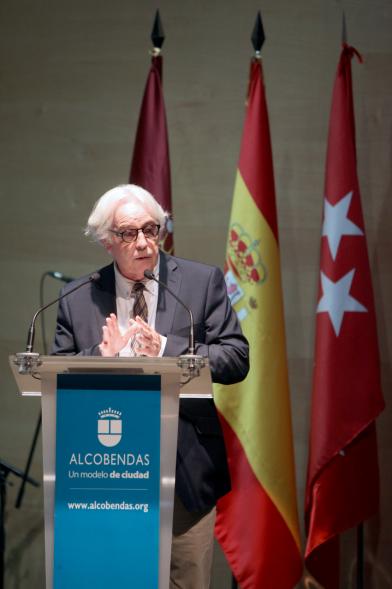 Semana del Mayor 2016 - Inauguración Semana del Mayor 2016 - Orador dirigiéndose al público asistente.