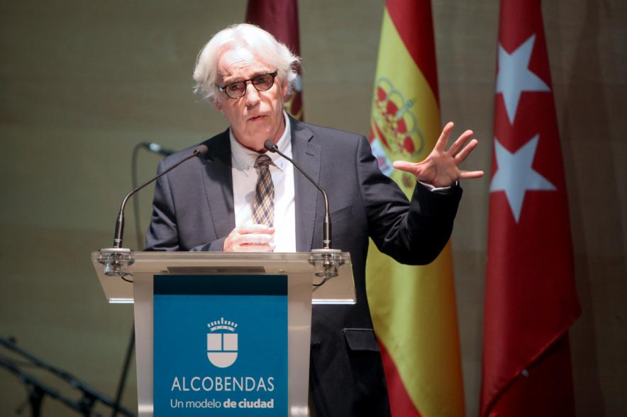 Semana del Mayor 2016 - Inauguración Semana del Mayor 2016 - Orador dirigiéndose al público asistente.