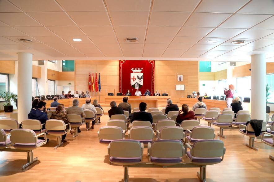 Evento visto desde el fondo de la sala