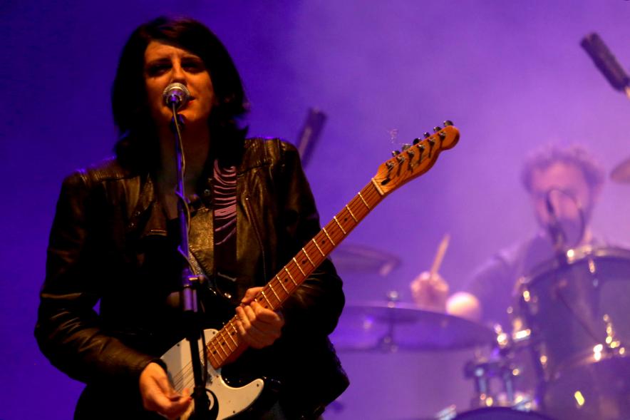 Cantante durante la actuación