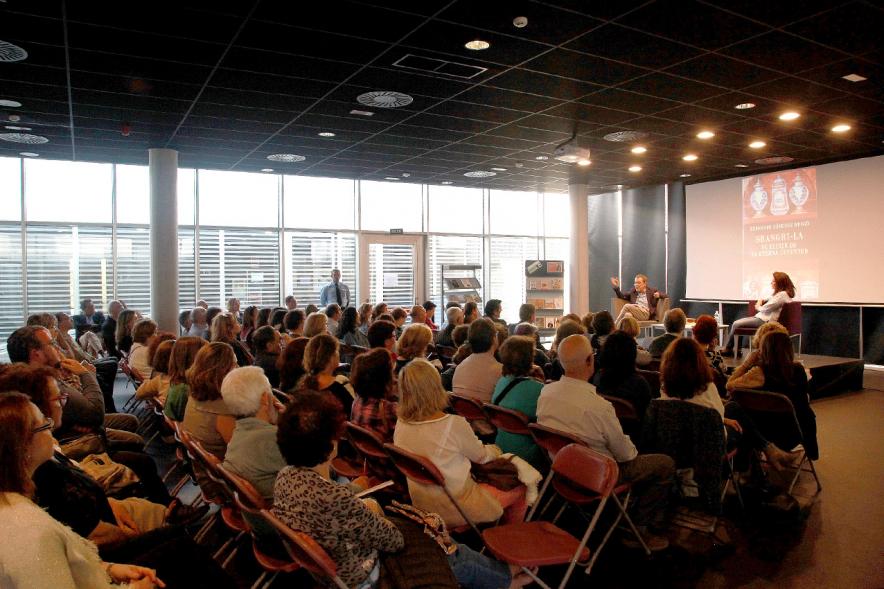 Presentación del Libro Shangri-la de Fernando Sánchez Dragó - Imagen del público asistente.