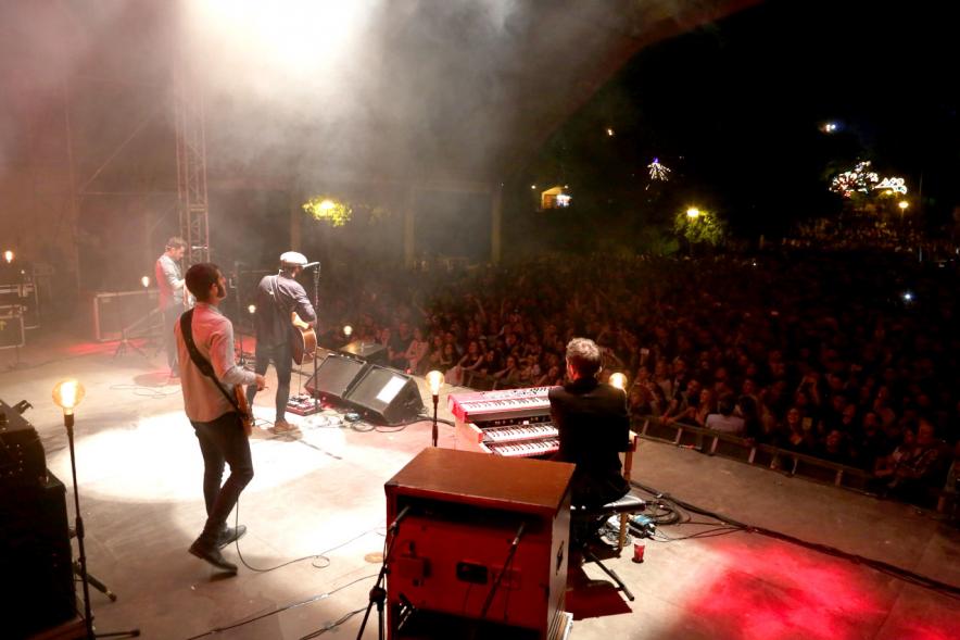 Músicos en el escenario