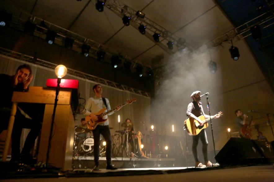 Miembros de la banda durante el concierto