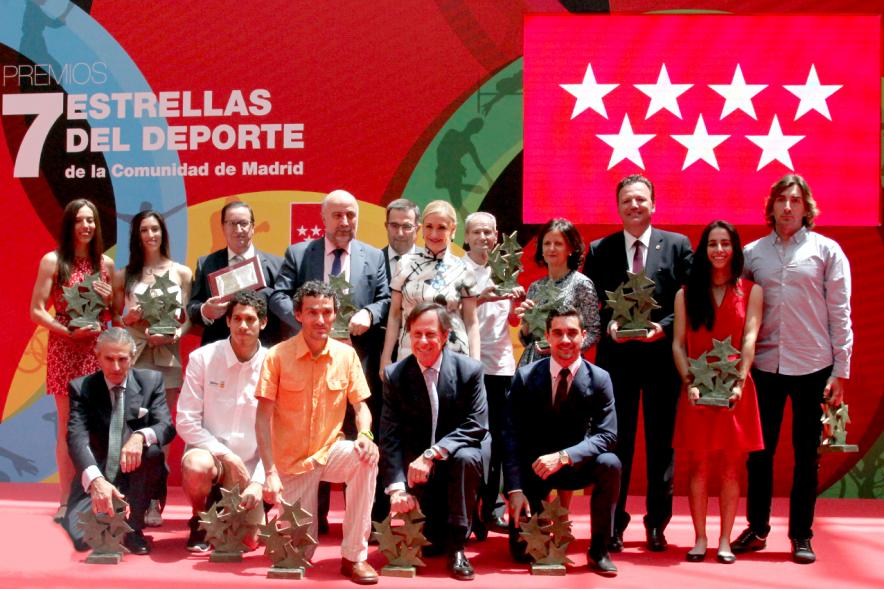 Premiados posando juntos