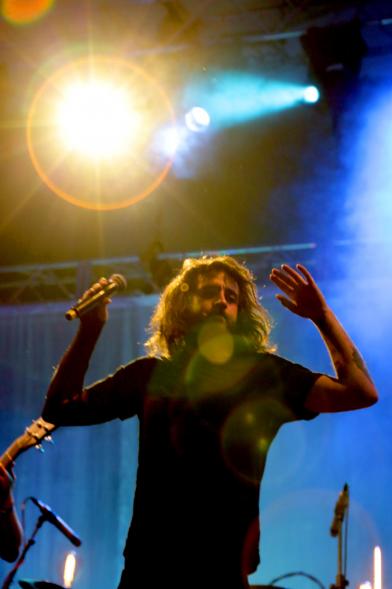 Cantante durante el concierto