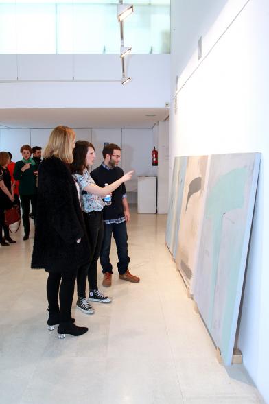 Inauguración Exposición "Sinestesia" de Virginia Rivas en el C.C. Anabel Segura -  La autora con su obra.