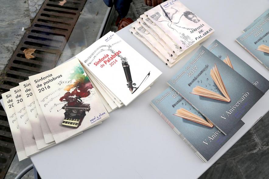 Sinfonía de Palabras - Libros y folletos del acto.